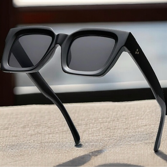 NEW Black Chunky Square Frame 3 Gold Rivet Vintage Designer Style Sunglasses - Picture 6 of 16